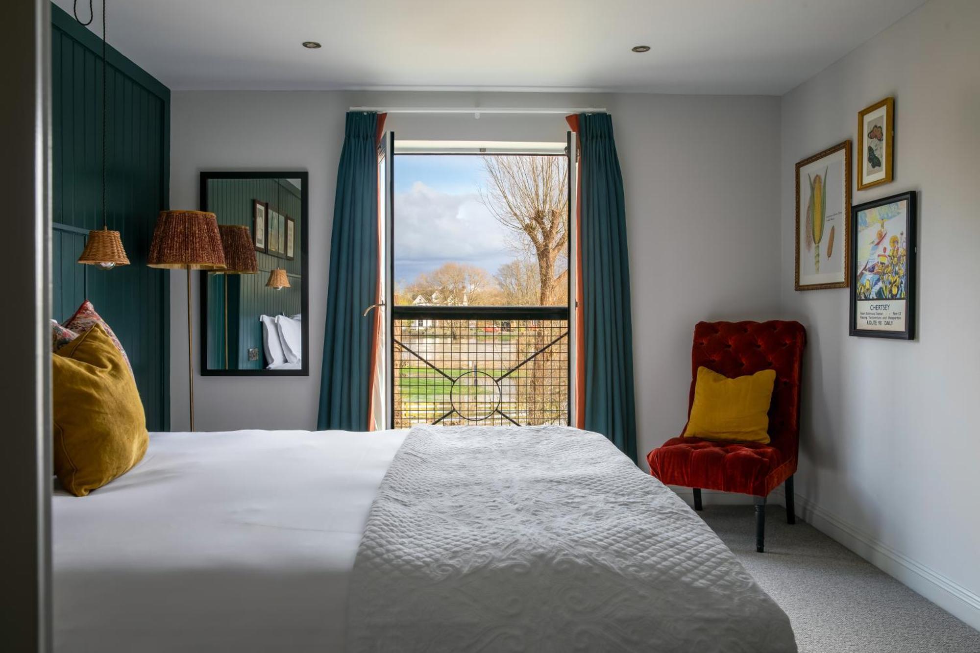 צ'רטסי The Bridge Hotel מראה חיצוני תמונה