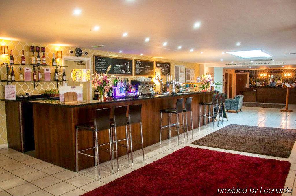 צ'רטסי The Bridge Hotel מראה חיצוני תמונה