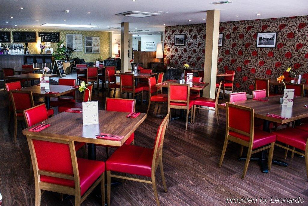 צ'רטסי The Bridge Hotel מראה חיצוני תמונה