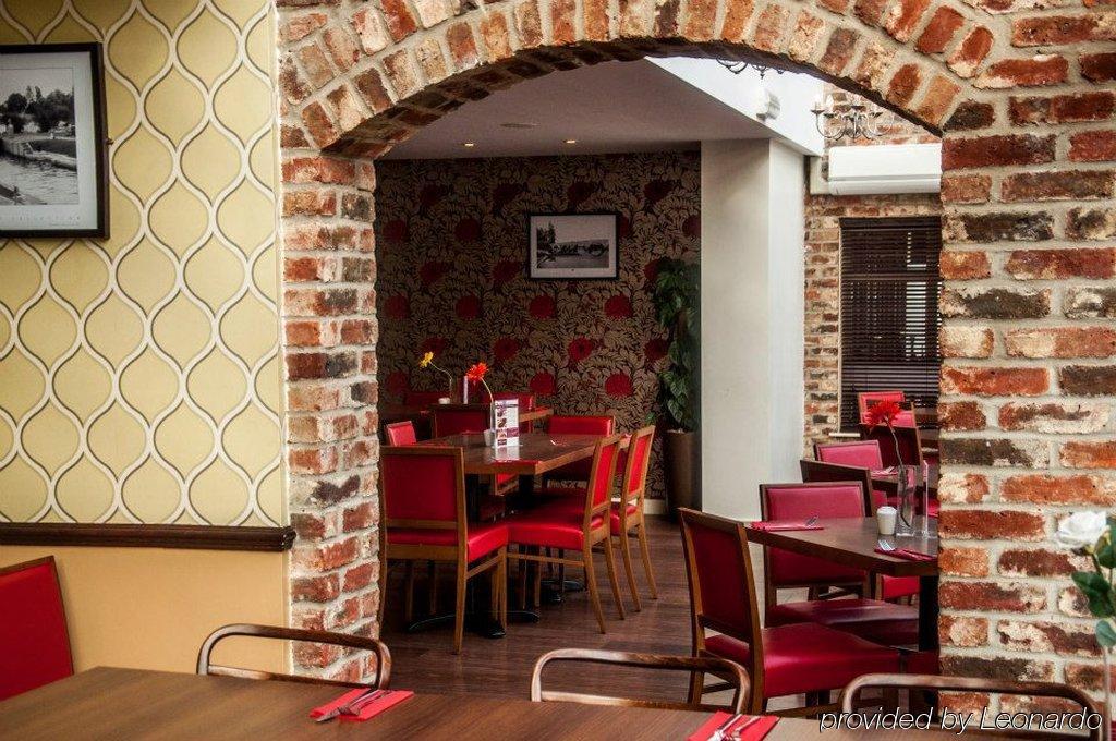 צ'רטסי The Bridge Hotel מראה חיצוני תמונה