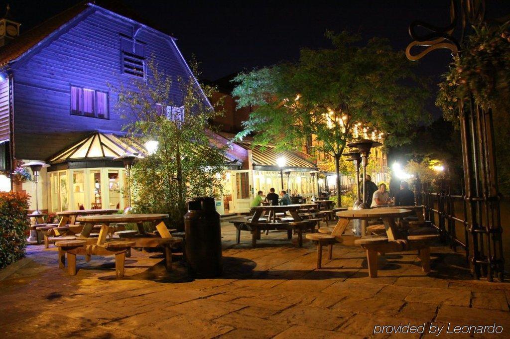צ'רטסי The Bridge Hotel מראה חיצוני תמונה