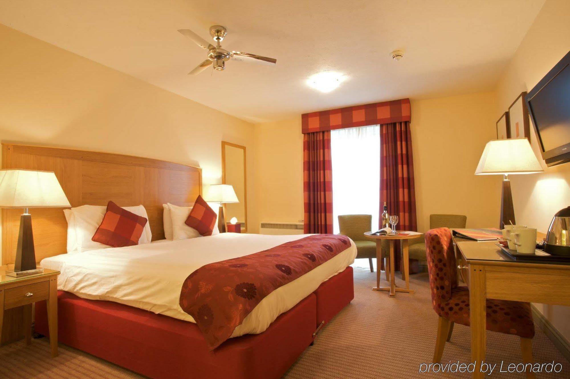 צ'רטסי The Bridge Hotel מראה חיצוני תמונה